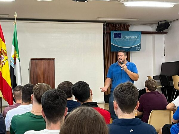 IESMELENDEZVAL's tweet photo. ERASMUS DAYS EN EL IES MELÉNDEZ VALDÉS
Durante la mañana del martes 10 de octubre se ha celebrado una jornada de difusión del programa Erasmus Plus.
https://t.co/rP2qXLwmDv https://t.co/2Qi8KEDPmY