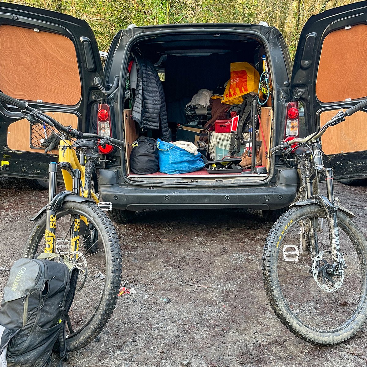TredzBikes's tweet photo. This morning, trailhead car parks are filled with familiar sights, but
how do you clean your bike after a ride? Do you do it there after the ride or at home?
#mtb #mtbchat https://t.co/HHLY6Lgz1M