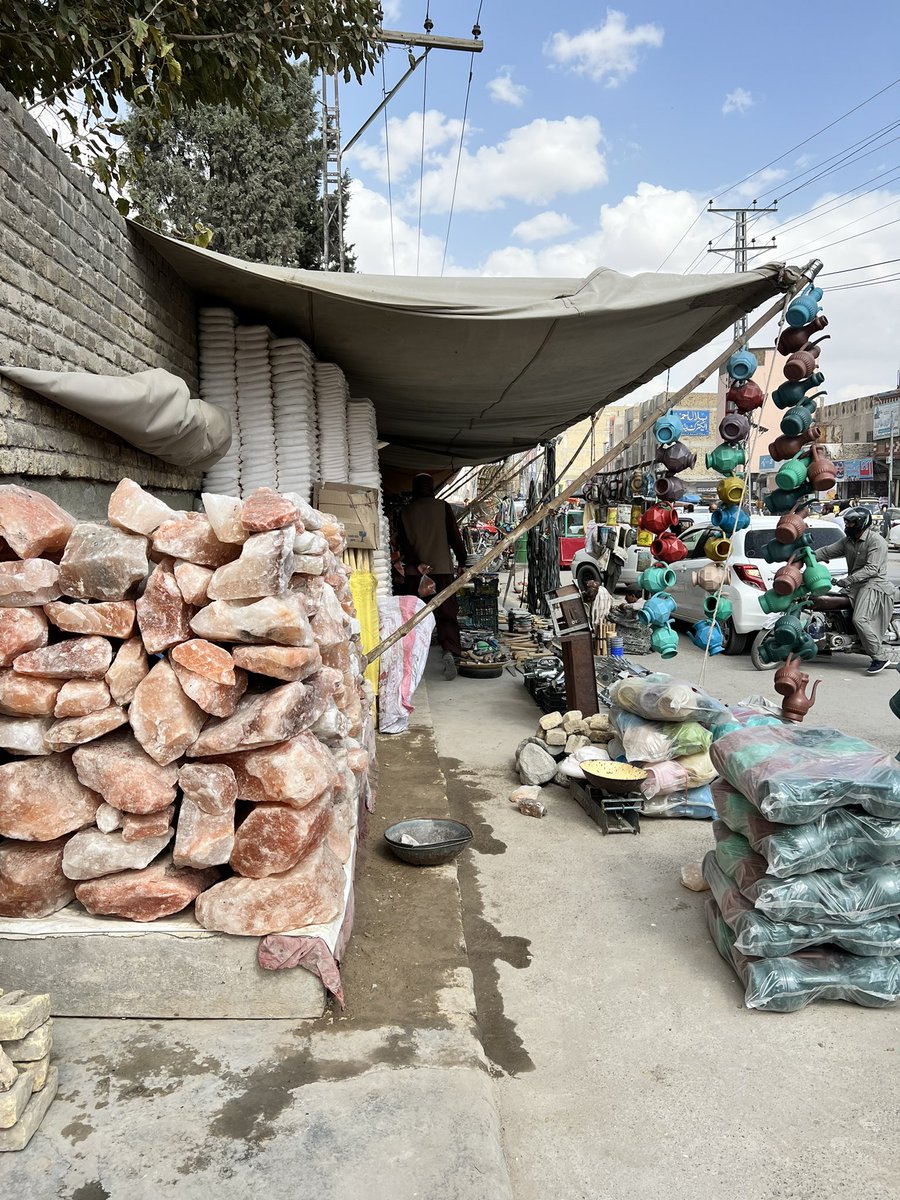 aghaafaqi's tweet photo. New ada Jama Masjid main sirki road, the whole footpath and road is occupied by the mafia and they collect illegal monthly from these occupiers. Where is civil administration and traffic police? 
@hamzashafqaat 
@DC_Quetta 
@SSPTraffic_Qta https://t.co/ockp99WrWq