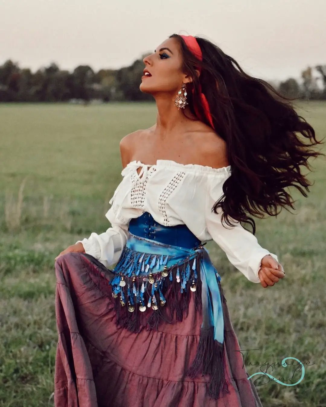 Entertainment Mesh on X 14 Charming Gypsy Halloween Costume Ideas For 2023 https t C8rzbo10L5 halloween halloweencostume halloweenoutfit gypsy gypsycostume halloweengypsycostume gypsyhalloweencostu...