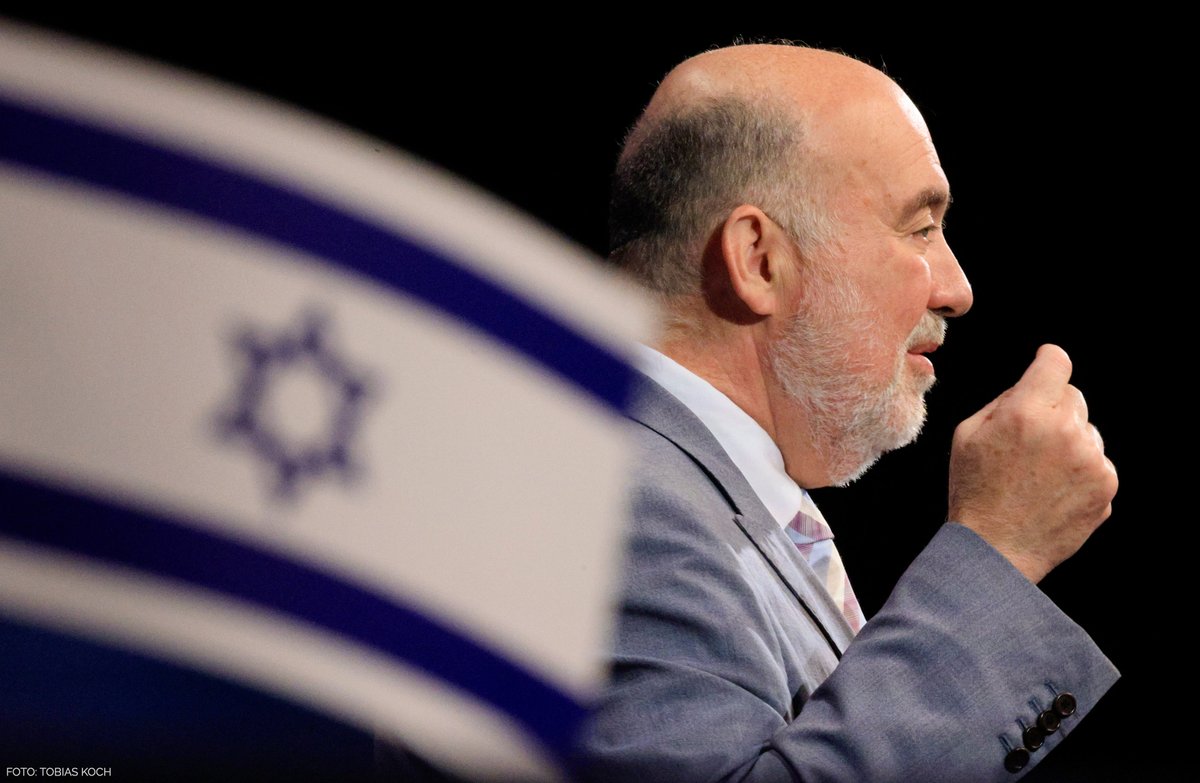 „Der 07. Oktober war der dunkelste Tag der Geschichte des Staates Israels nach seiner Gründung. Es ist eine Zeitenwende in unserer Geschichte. Und besonders Ihr, als junge Deutsche, sollt es verstehen“, mahnt <a href="/Ron_Prosor/">Ambassador Ron Prosor</a> auf dem #DLT23.