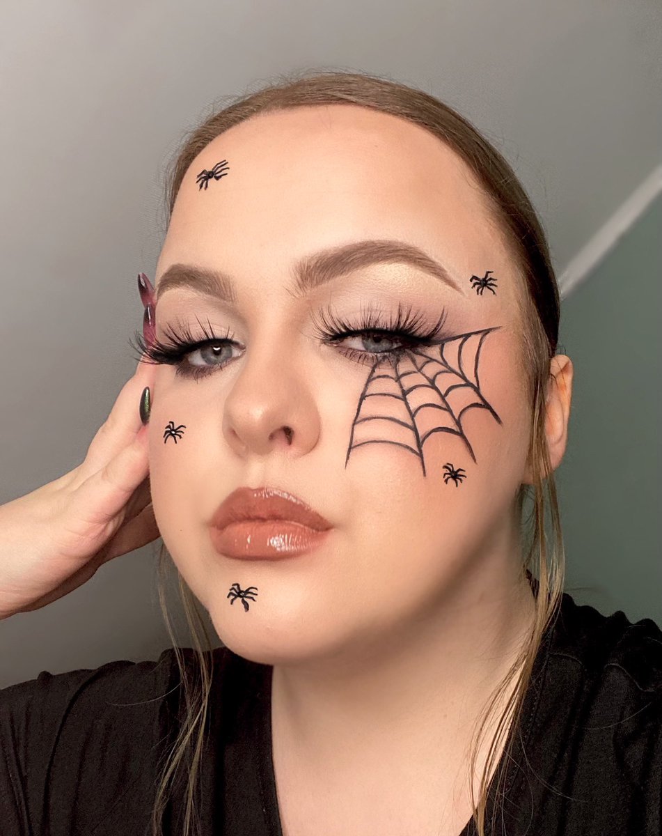 needylaura's tweet photo. we love the @rembeauty midnight snack eyeshadow palette… definetly one of my most used for a cool toned look :) perfect for halloween <3 same as the VCR plumping lipgloss :)
#missionmonday #flightcrewfriday https://t.co/A2XyTaVVBx