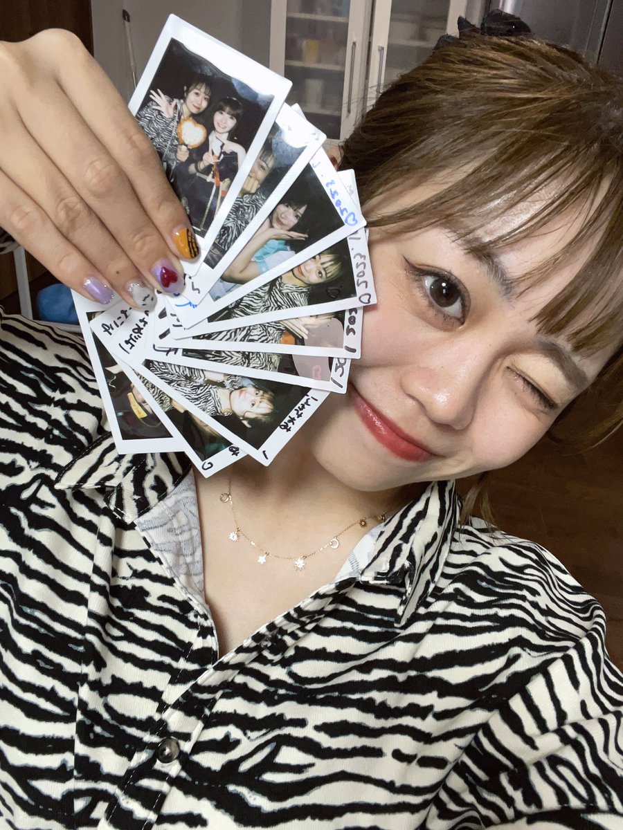 a_mirumiruamin's tweet image. \\ あーみんヲタ活part2.•♬ //
#スプスラッシュ さん
#Poppins さん( #空飛ぶポピンズ)
#ZUTTOMOTTO さん

夜遅いけんさあやちゃんとチェキ撮ったら帰ろうと思っていたわたしを殴りたいくらいにライブ後には「みんなと撮りたい！」と心踊ってました( ˶°⌓°˶)
みんな可愛かった、、、