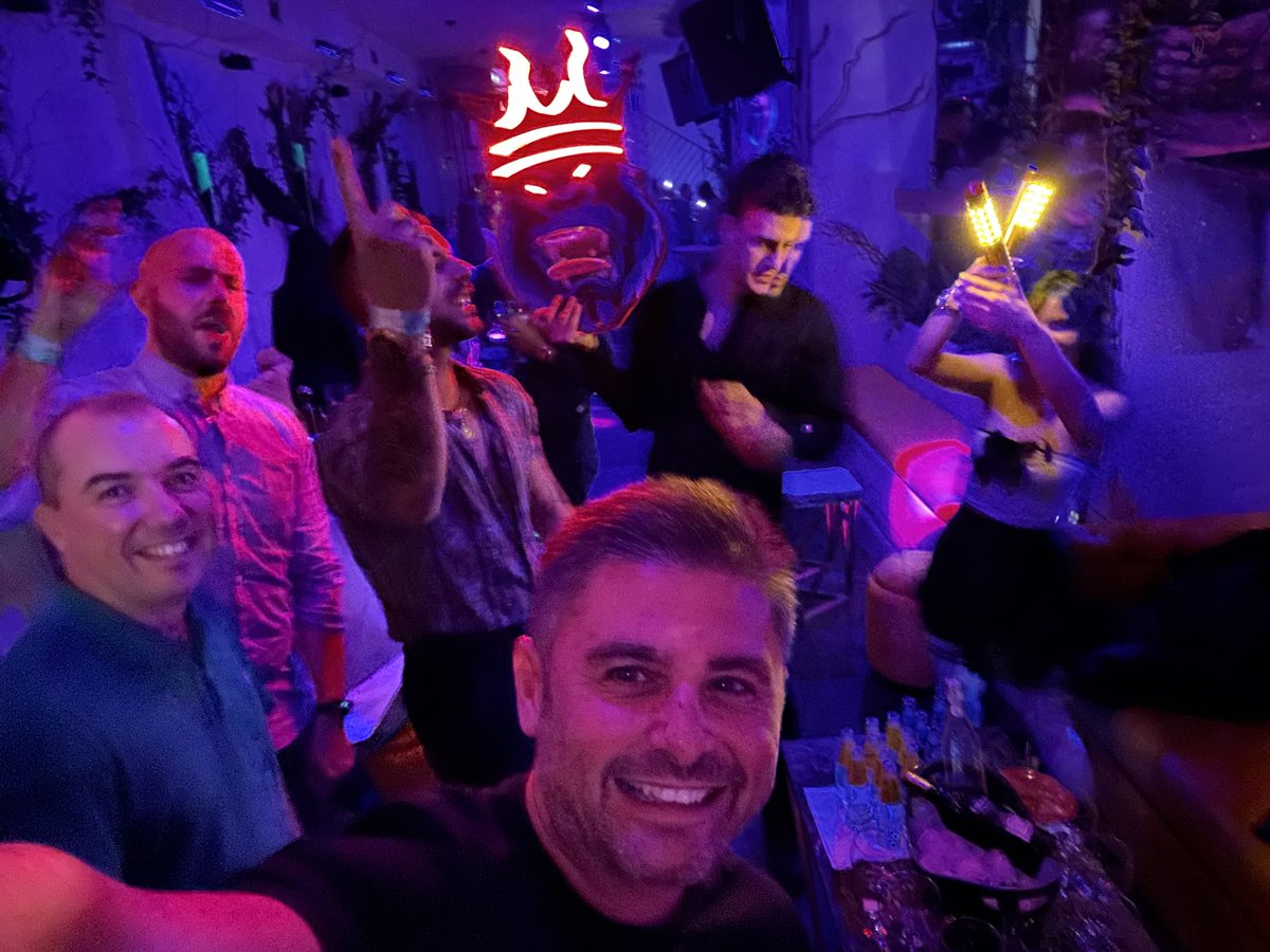 TripsEspana's tweet photo. #day0Tripto🇨🇦🇺🇸2023bySTRIPES
Y las míticas “fiestecitas” noche pre-trip… Un clásico…
#molanlostripsbySTRIPES
#rumboa🇨🇦🇺🇸 https://t.co/Pa0nEgNQch