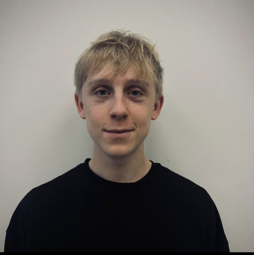 Mac from the Dead! SUNNY BOY, the long -awaited sequel to <a href="/DeadDadDog/">Dead Dad Dog</a> will receive a special reading with a top cast inc <a href="/stuartbowman/">Stuart Bowman 💙</a>,  Ben Boulton-Jones, and me to apologise for all the poor taste jokes -  Sunday 22nd at the @Finborough Theatre 6pm.

finboroughtheatre.co.uk/production/dea…