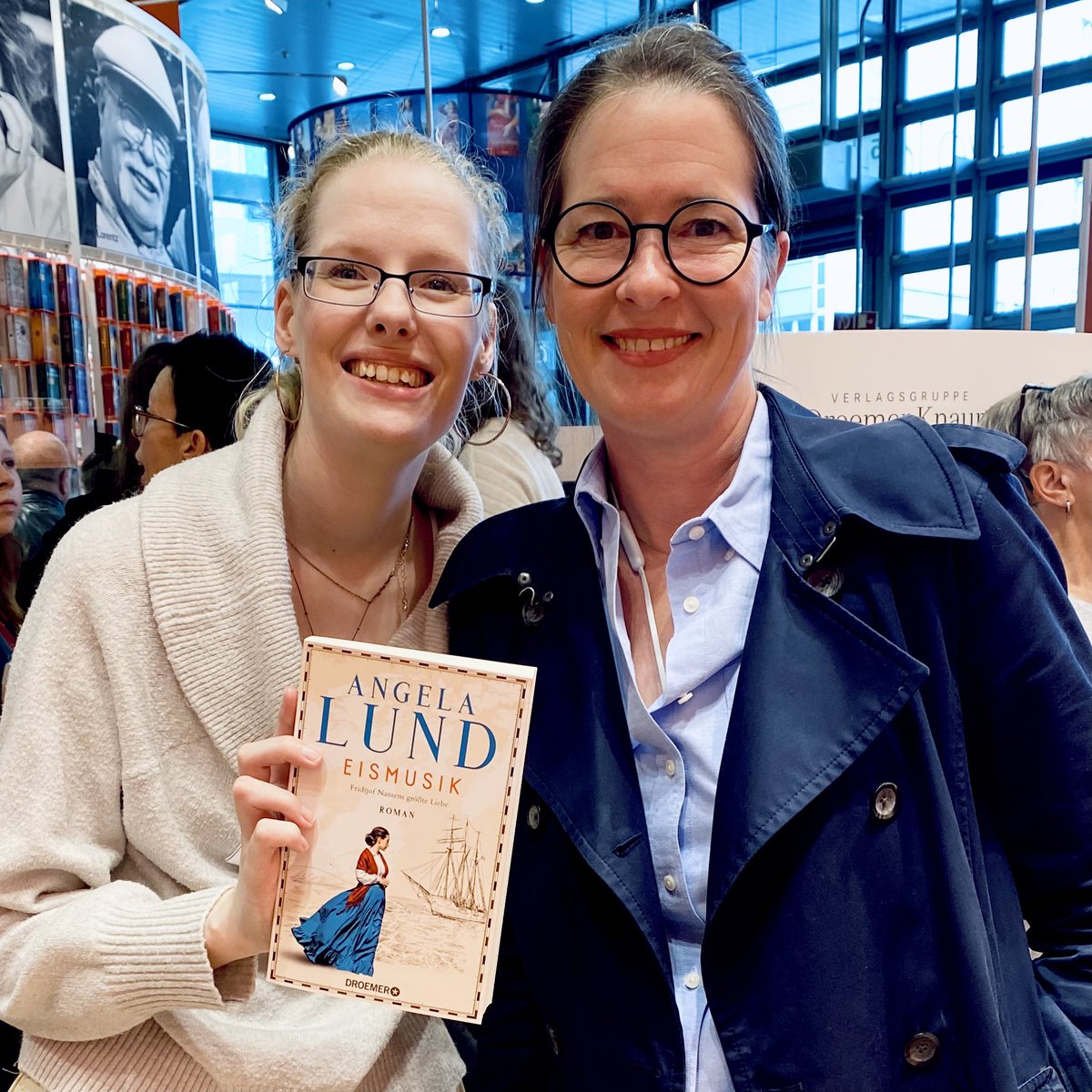 Same procedure as ever … this year at last with a new book. 📚☀️❤️ #eismusik <a href="/KnaurVerlag/">Droemer Knaur Verlag</a> #FrankfurtBookFair #fbm23