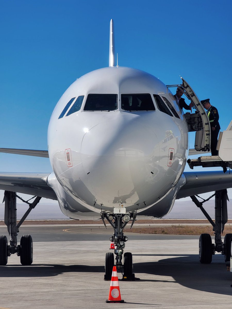 AeroMGL's tweet image. Аэро Монголиа ХХК-ийн шинэ Airbus A319 агаарын хөлөг эх орондоо газардлаа🛩

Our new aircraft has arrived home.
•Aibus A319-115•

#AeroMongolia #newaircraft  #newjourney