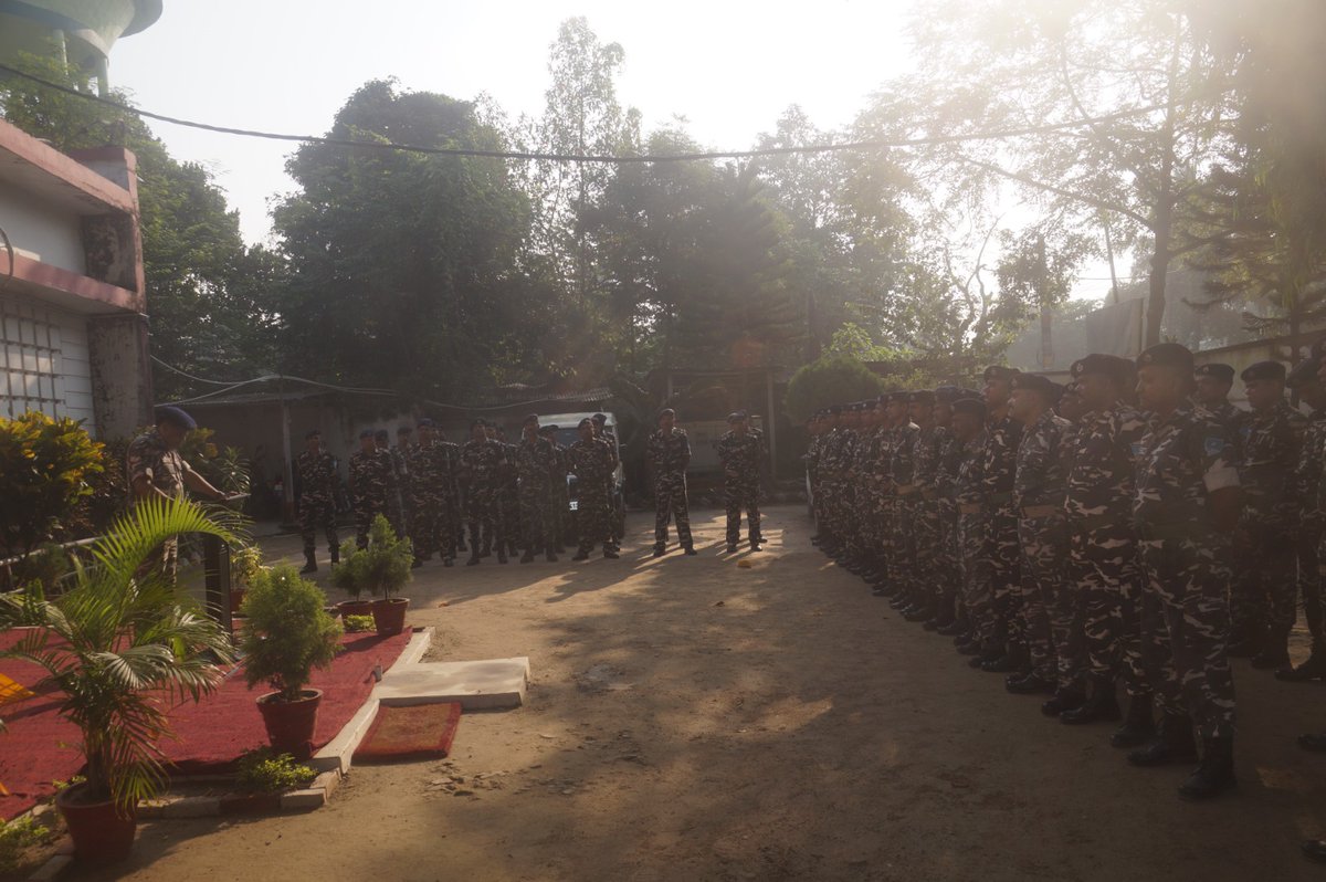 SSBSHQPURNEA's tweet photo. कर्तव्य निर्वहन के दौरान अपने जीवन  का सर्वस्व बलिदान देने वाले देश के जाँबाज पुलिसकर्मियों एवम केंद्रीय सशस्त्र पुलिस बल के कर्मियों को पुलिस संस्मरण दिवस के अवसर पर क्षेत्रक मुख्यालय पूर्णिया के अधिकारियों तथा कर्मियों द्वारा  विनम्र श्रद्धांजलि दी गई @SSB_INDIA @PIBHomeAffairs https://t.co/SW81xURxhH