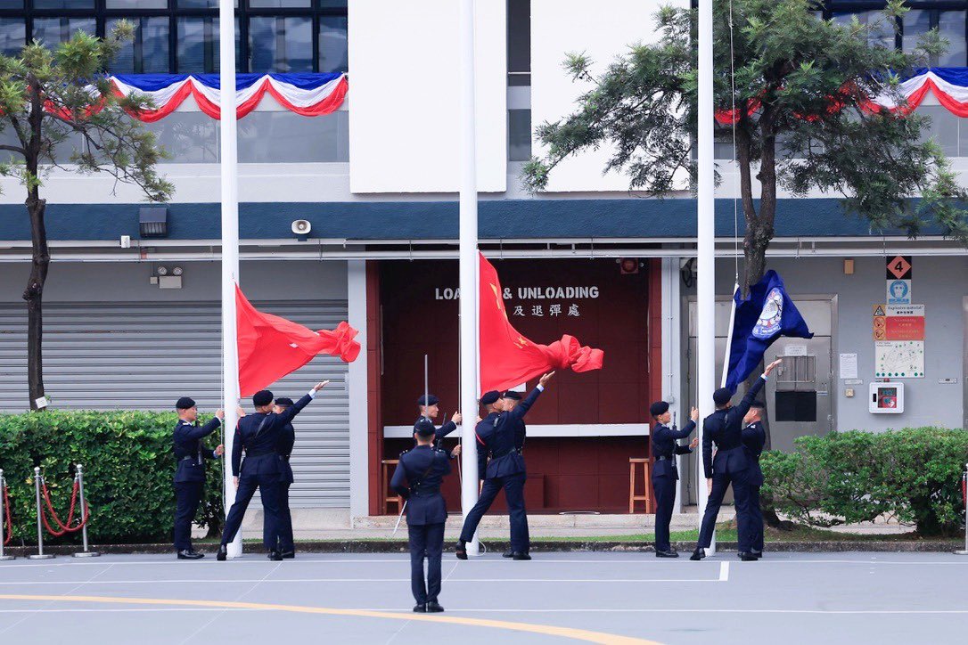 hkpoliceforce's tweet photo. #BlueBeret Spirit🫡! Marching with their heads held high at the #PoliceTacticalUnit’s #PassingOutParade, PTU’s new blood vow to carry on its tradition of staying at the forefront of safeguarding🇭🇰 by staying true to their motto—‘striding ahead with formidable bravery &amp; tenacity’. https://t.co/XGQiQkdtpw
