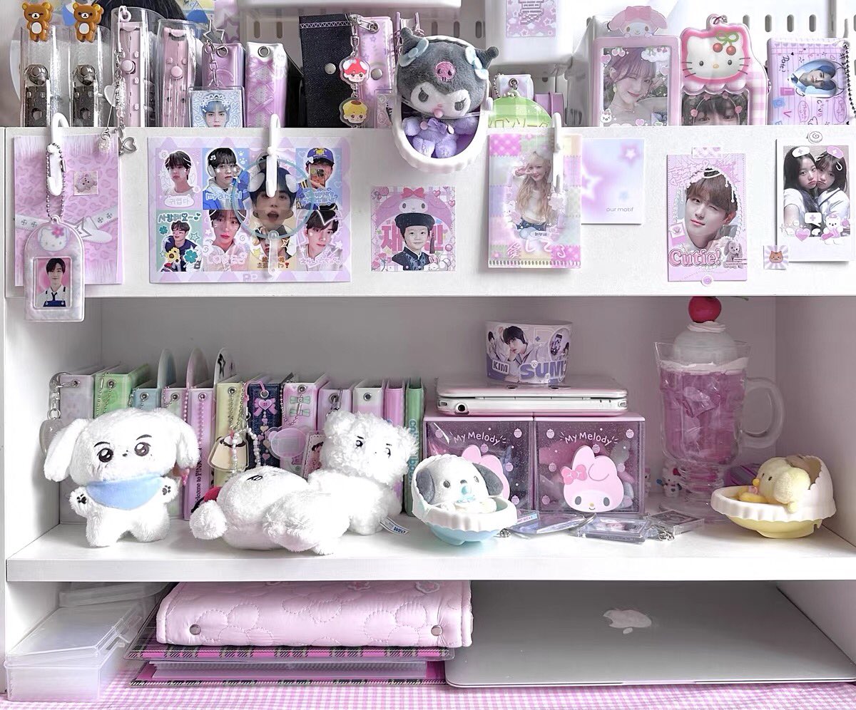m3riqtx's tweet photo. โต๊ะเต็ม แต่อยากได้ชั้นเพิ่ม ˚‧º·(˚ ˃̣̣̥᷄⌓˂̣̣̥᷅ )‧º·˚ https://t.co/pdDpZFQcna