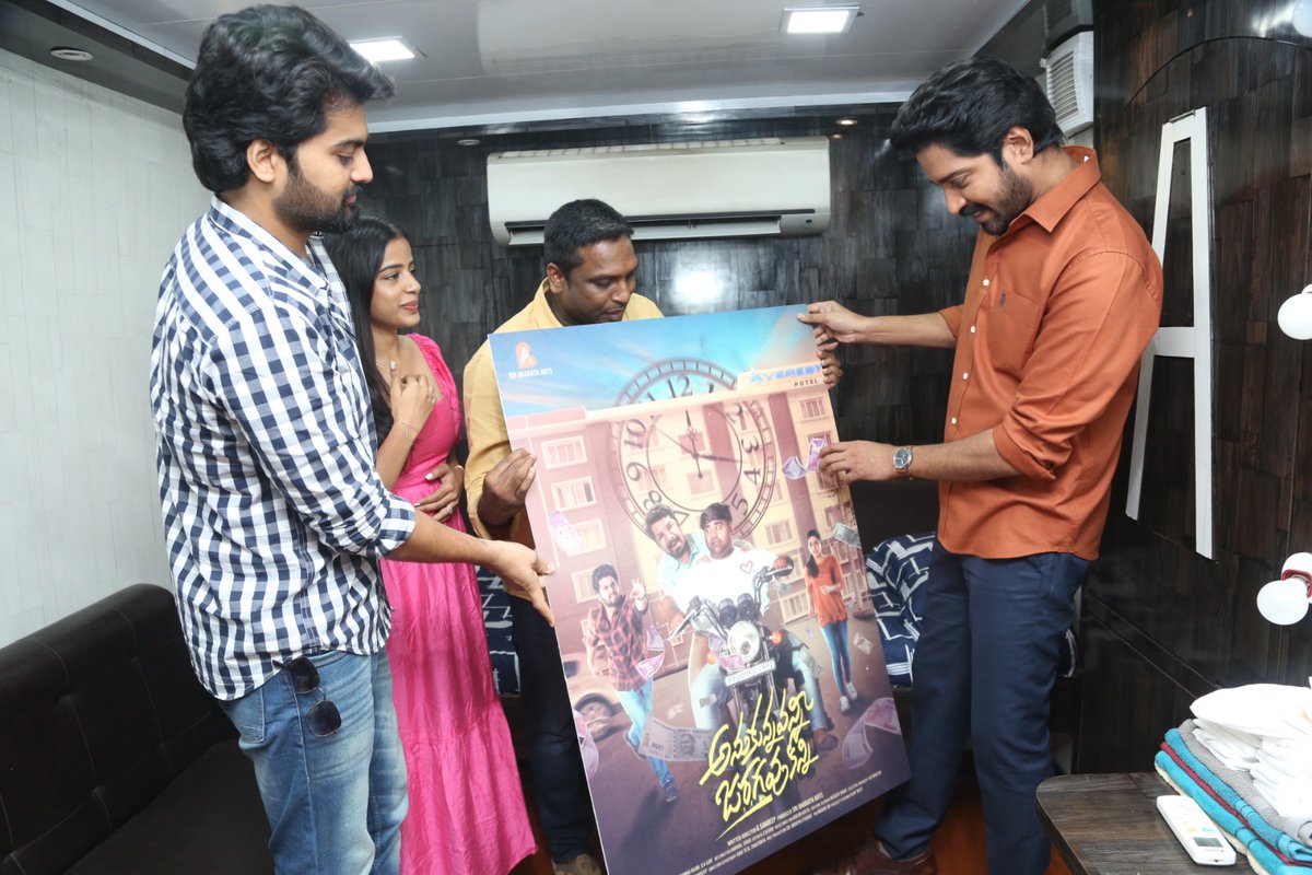 igtelugu's tweet photo. Here's the First look of Crime-Comedy Entertainer #AnukunnavanniJaragavuKonni
#ShreeramNimmala
#KalapalaMounika #SandeepG
#SriBharathArts #ChinnaRam #AjayGV #KCBHari #GideOnKatta
@vrmadhu9 @AjArtsofficial https://t.co/CYjoqPw2ai