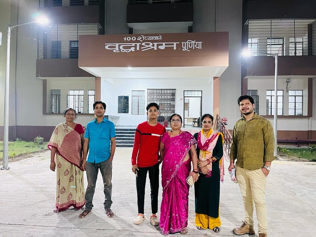 meetwidritesh's tweet photo. "Life is an echo. What you send out, comes back. What you sow, you reap. What you give, you get."

Got an opportunity to serve dinner at #Old_Age_Home, Purnea.

May God keep all of them always healthy and happy.🙏🏻
.
.
.
.
#OldAgeHome #Old_age_home #vriddhashram https://t.co/jbJUdKuRhc