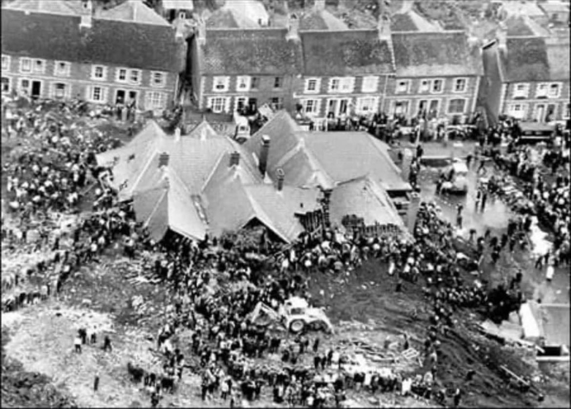 elliemilesgk's tweet photo. Remembering those who lost their lives. 💔 #Aberfan https://t.co/UtYMo437m9