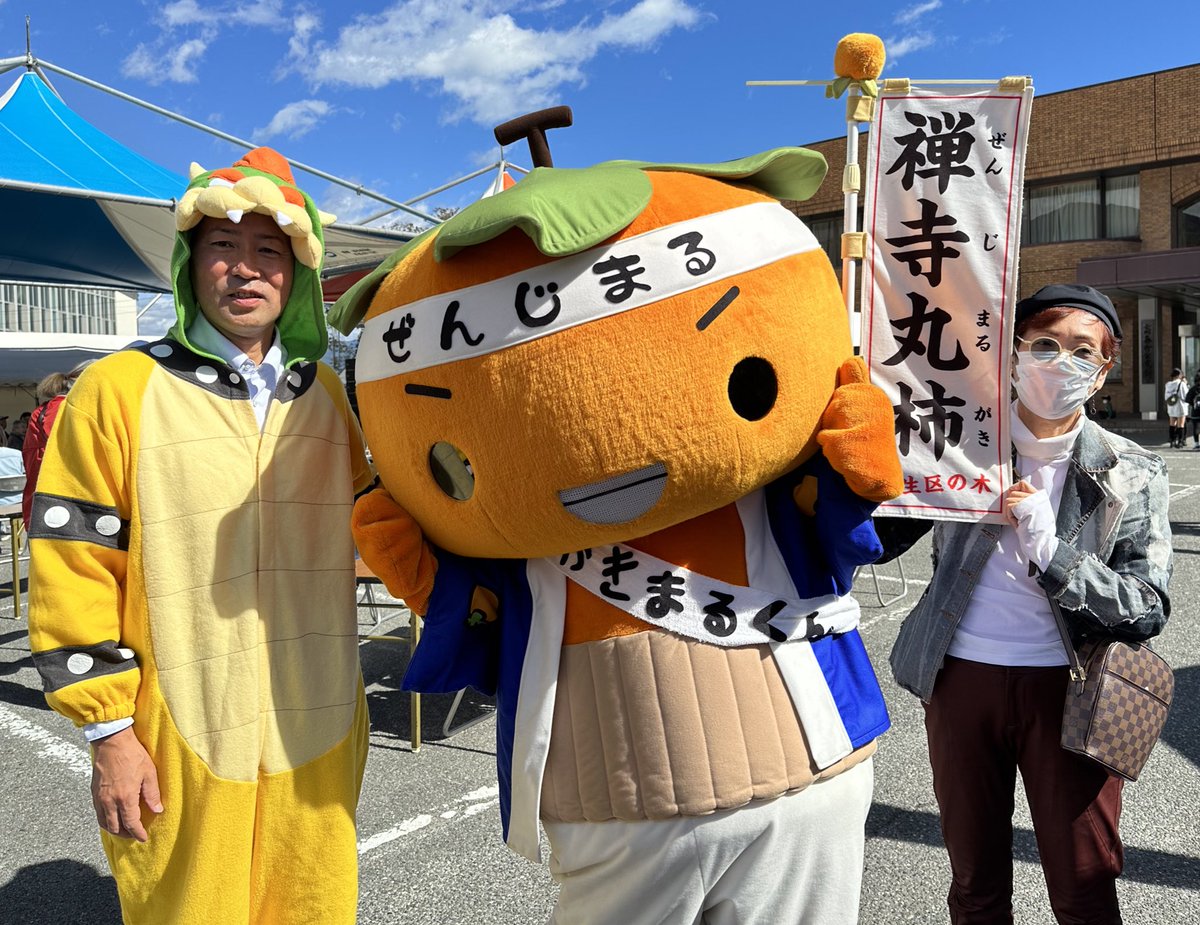 shogen_m's tweet photo. 第41回たかもり☆まるごと収穫祭！ハロウィンパーティー
友好都市「静岡県御前崎市」「和歌山県高野町」など、多くの皆さまのご協力で盛大に開催中！20時までです。
まだまだ楽しめます。
ご来場をお待ちしています。
#高森町 #南信州 #収穫祭 #まるごと収穫祭 #御前崎市 #御前崎市観光協会 #高野町 https://t.co/plech8QG3a