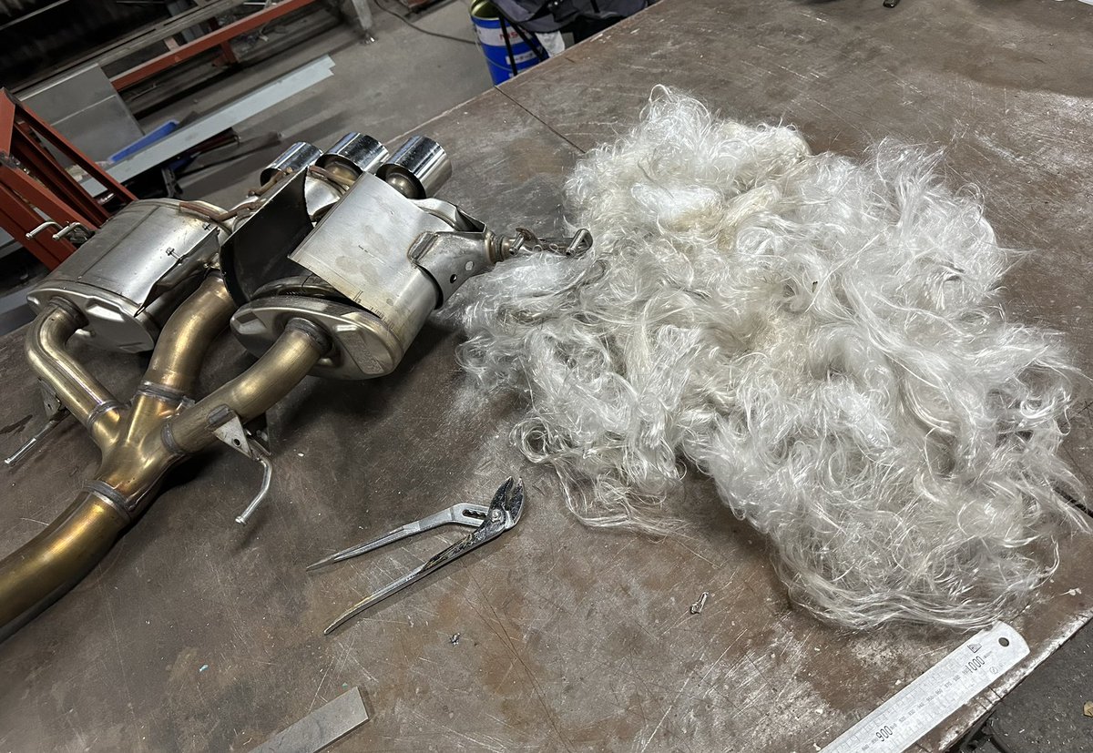 純正マフラー加工にて 中間ストレート・タイコウール抜き。 低速トルク