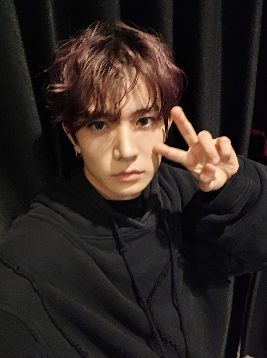 enhypenweverse's tweet photo. [ #희승’s Post ] 231021

#HEESEUNG: 👋🖤

@ENHYPEN_members @ENHYPEN #ENHYPEN #엔하이픈 https://t.co/RvMZzE8xpw