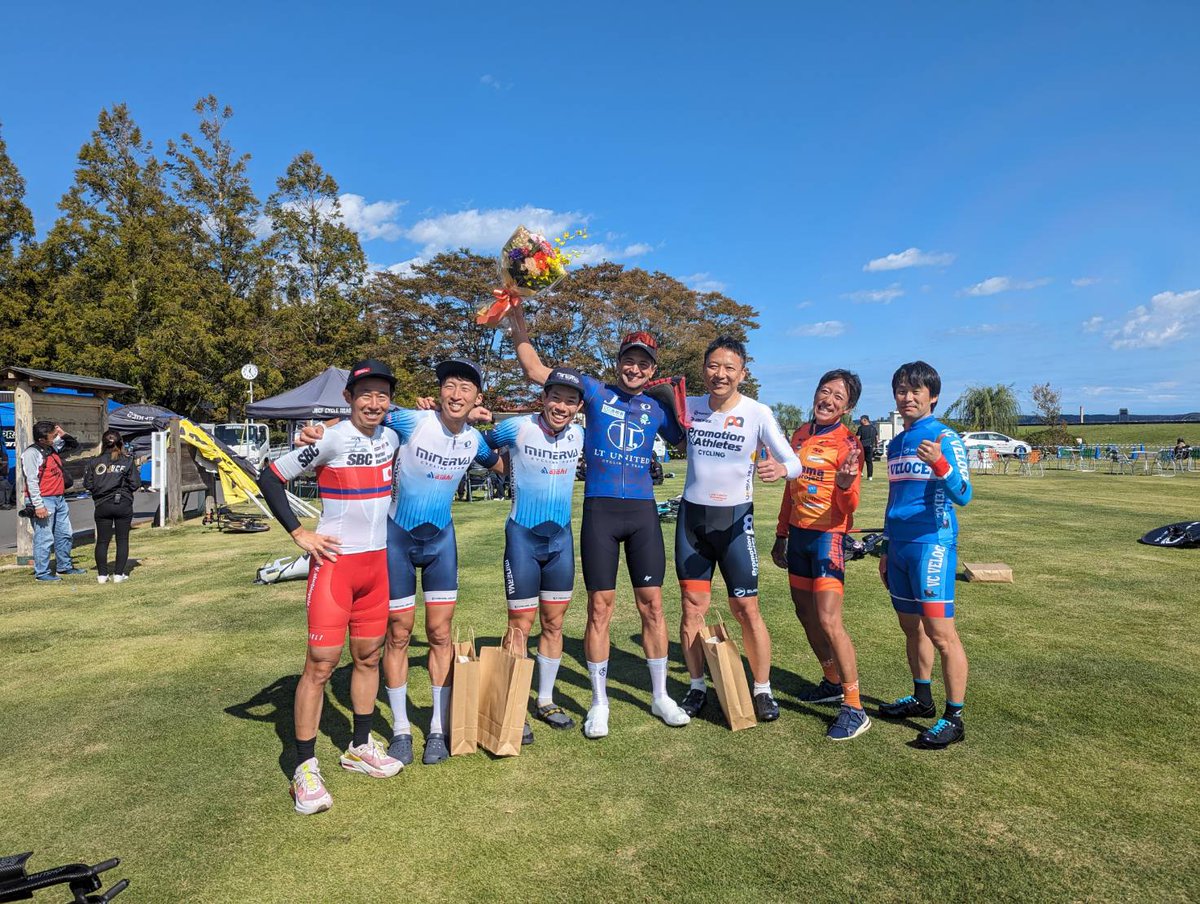 veloce2017's tweet photo. かすみがうらTTも無事に終了しました。
今シーズンを共に戦った仲間達、ありがとうございました!!
#VC_VELOCE https://t.co/nAZZNJ9dVH