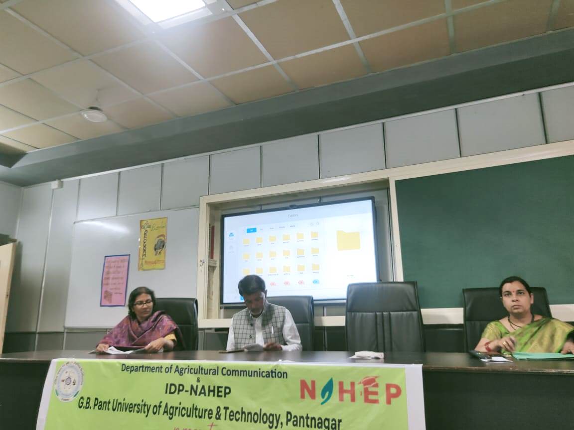 KumaonVani's tweet image. इस संदर्भ में, कुमाऊँवाणी सामुदायिक रेडियो के स्टेशन प्रबंधक श्री मोहन सिंह कार्की को &quot;रेडियो कार्यक्रम की योजना&quot; सत्र पर अतिथि व्याख्यान देने के लिए एक सम्मानित संसाधन व्यक्ति के रूप में आमंत्रित किया गया।

#CommunityRadio #RadioProgramme #ProgrammeProduction #Broadcasting