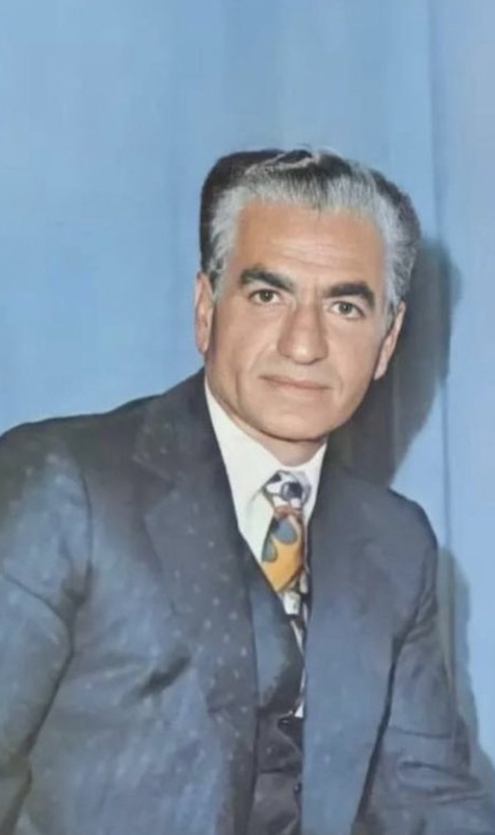 ShahramMakoui48's tweet photo. آيا شما دليلى ميبينيد كه چرا اين عكس ١٠ هزار تا لايك و جاويد شاه نخورد؟ …

من نميبينم … https://t.co/AKBHqf0NUE