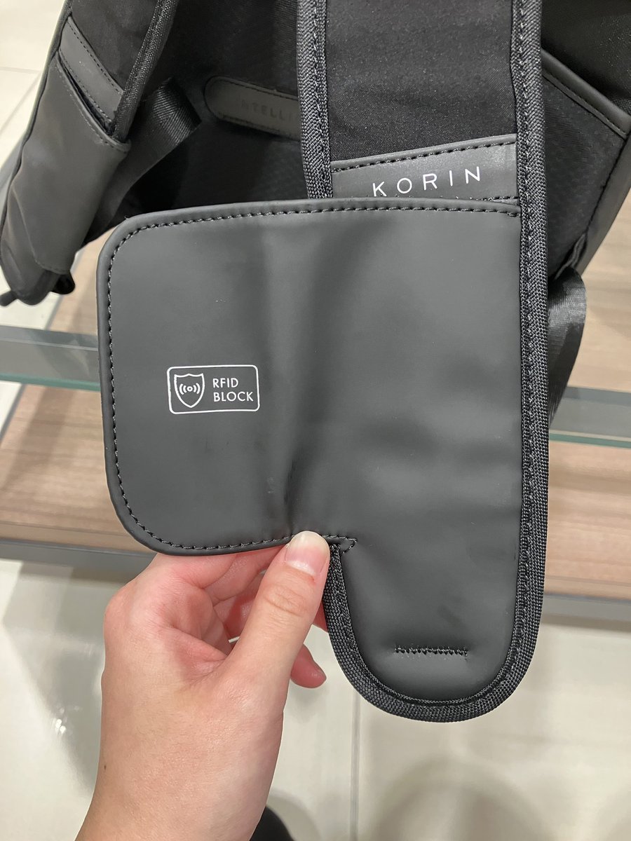 Hands_Umeda's tweet image. 旅行者向けバッグが入荷です☝️
ダイヤルロックにワイヤーケーブル、スキミング防止ポケットも有📶
ニッチな場所へのトラベラーにおすすめですよ☺️💘
KORIN 税込32,450円
（11Fなか）
#KORIN #防犯 #防犯バッグ #ANTITHIEF #トラベラーパック