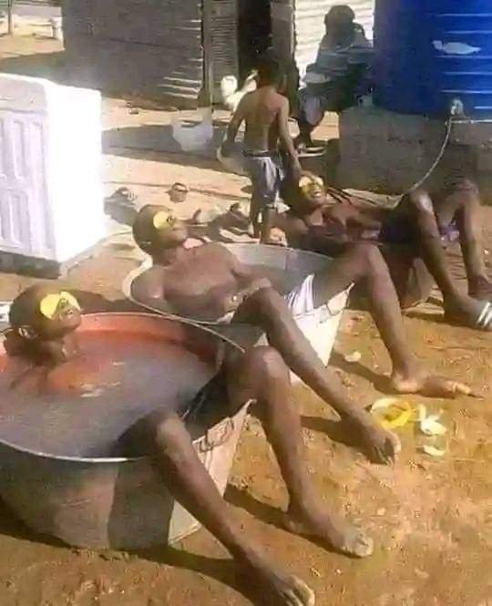 ToxicDee_rsa's tweet photo. Ahh This is South Africa ke 😂🇿🇦 https://t.co/iFFePSnpoz
