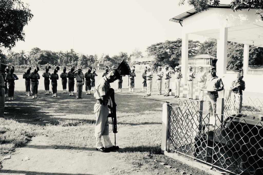 Nalbari district police paid homage and remembered with gratitude all police men and women who laid down their lives in the line of duty. #PoliceCommemorationDay @CMOfficeAssam @assampolice @DGPAssamPolice