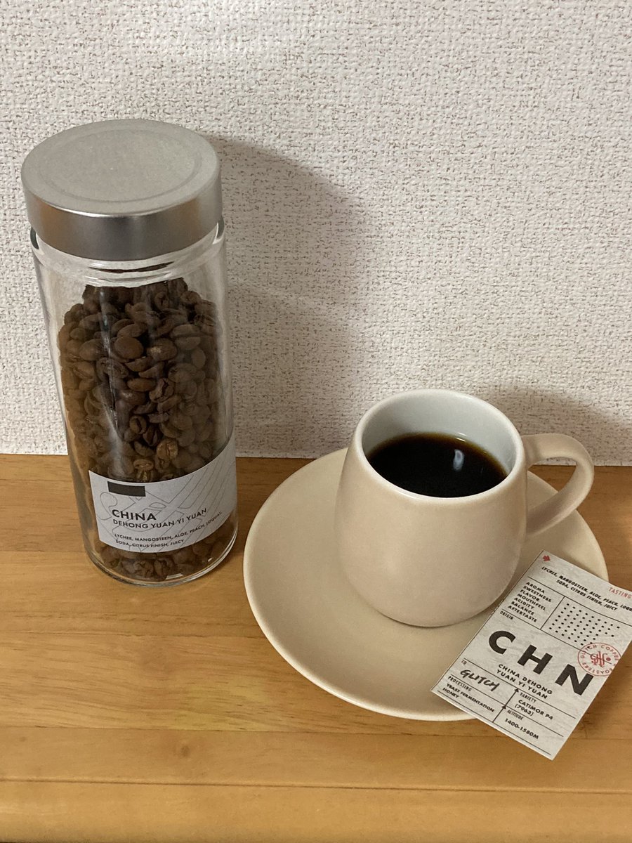 ShunE1220's tweet photo. Glitch Coffeeさんの中国産
シングルオリジンの珍しさに惹かれて
試してみました。

ミルクティーのような甘味と
リンゴのような酸味が素晴らしいです☺️

お店で抽出の仕方を聴き、
origamiドリッパーを使って
90℃の高過ぎない温度で
上手くいきました☕️ https://t.co/o0hYDeJKc5
