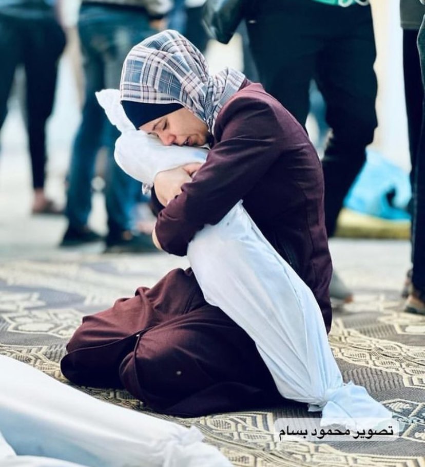 ShahzaibGada's tweet photo. What was the mistake of this innocent child who was killed by Israeli terrorists? On the day of doomsday you will be asked why Khanosh?
Or this is what is happening to you, as a result of your silence, you will remain silent now 
#FreePalenstine #StandWithPalestine https://t.co/LnSZ6XnwGv