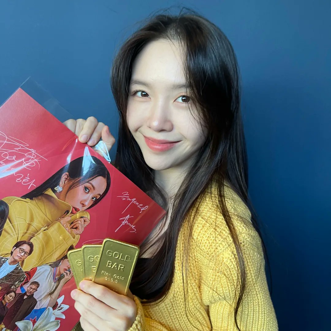 yooborn_company's tweet photo. 𝗦𝗣𝗢𝗧 📸
다시 돌아온 주영이의 한바탕 무대인사 대작전 ٩(｡•ω<｡)و
황금같은 관객여러분의 마음을 훔치러 ✨
#화사한그녀 개봉 2주차 #방민아 배우가 달려갑니다 💨 https://t.co/UE013o2BKs
