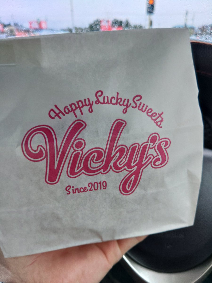 autrage0116's tweet photo. 初めて買ってました
#Vickys
#ドーナツ
#アメリカンワールド https://t.co/wjjLWO4jq6