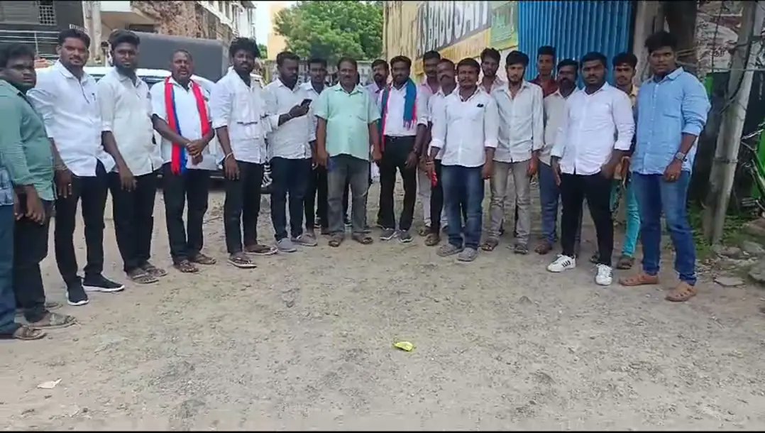 BalaBala201988's tweet image. தலைவர் Thol.Thirumavalavan அவர்களின் தலைமையில் #YMCA மைதானத்தில் நடைபெற இருக்கும் வாக்குசாவடி முகவர்கள் பயிற்சி பட்டாறைக்கு, காஞ்சிபுரம் தெற்கு  தலைமையில், காஞ்சி தெற்கு மாவட்டம் செயலாளர் அண்ணன் #தி #வ Ezhilarasu Vck  அவர்களின் வழிகாட்டுதலில் படி வாகனத்தில் சென்னை நோக்கி பயணம்...