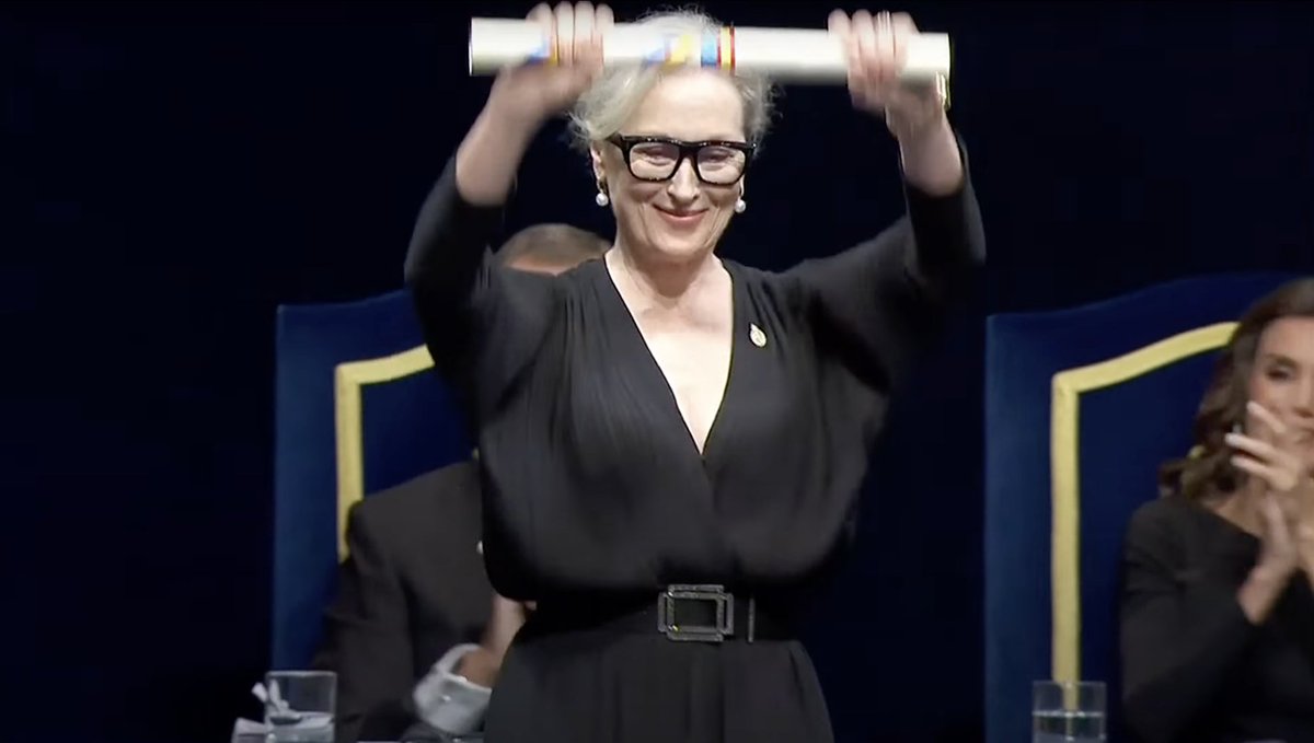 🎤#speech #MerylStreep
At the Campoamor Theater in Oviedo, Meryl Streep graciously received her #PrincessofAsturiasAwards for the Arts. 

During her moving speech, she reflected on her illustrious career and the choices she made along the way. She also delved into the core of her