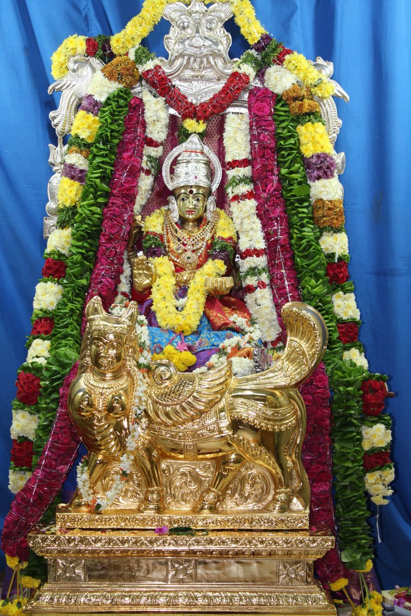 TempleConnect_'s tweet photo. శ్రీ శారదా శరన్నవరాత్రి మహోత్సవాలలో భాగంగా శృంగేరి శంకర మఠం, నరసరావుపేటలో ఏడవ రోజు కామధేనువు అలంకరణ లో దర్శనమిచ్చిన శ్రీ శారదా పరమేశ్వరి (21-10-2023).

#TempleConnect #Narasaraopet #SringeriMutt #Guntur #AndhraPradesh #Navaratri #Dasara #FestivalsofIndia #TemplesofIndia #Bharat https://t.co/twYBI7SRW4