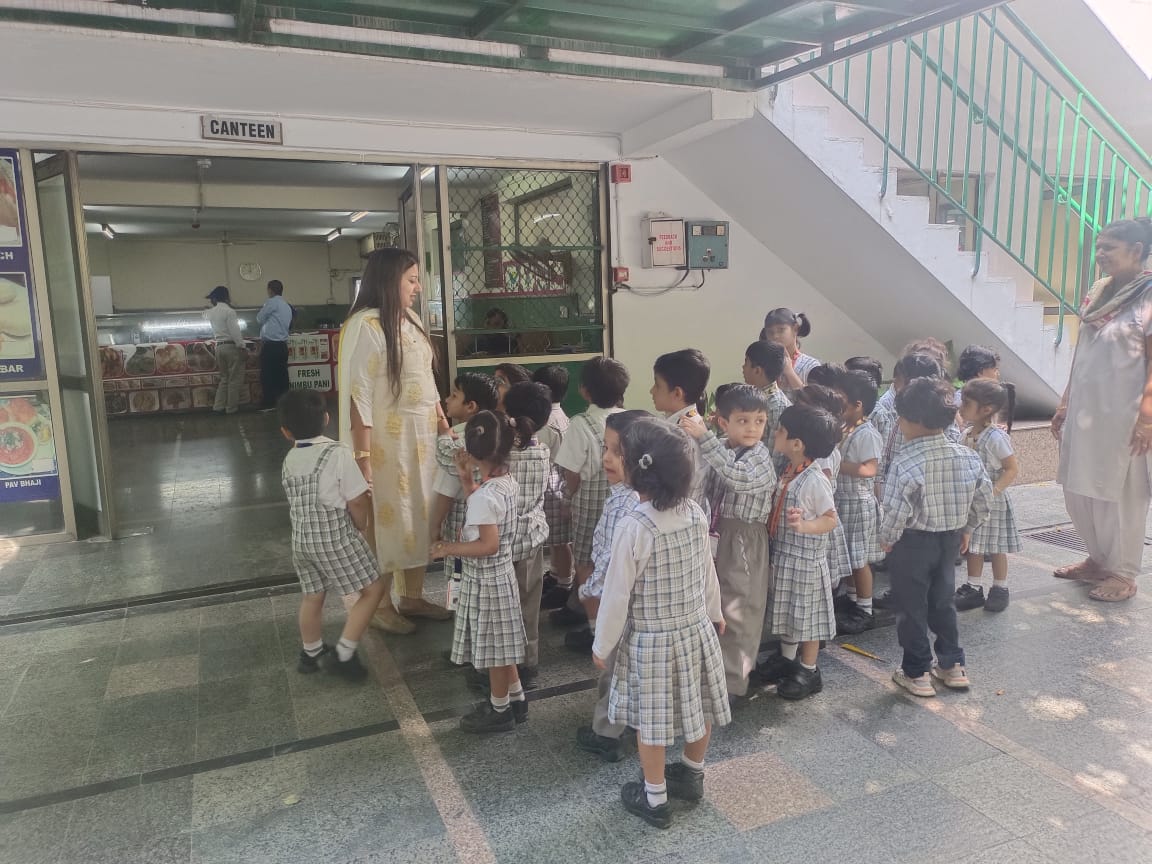 'Knowing my surroundings' So let' s explore my school campus first. Engaging activities were done at Foundation stage @AhlconIntl @ashokkp @y_sanjay @pntduggal @ShandilyaPooja @KakoliLogani @PreetiMehra77 @Purnima0711 @sdg4all @AtishiAAP