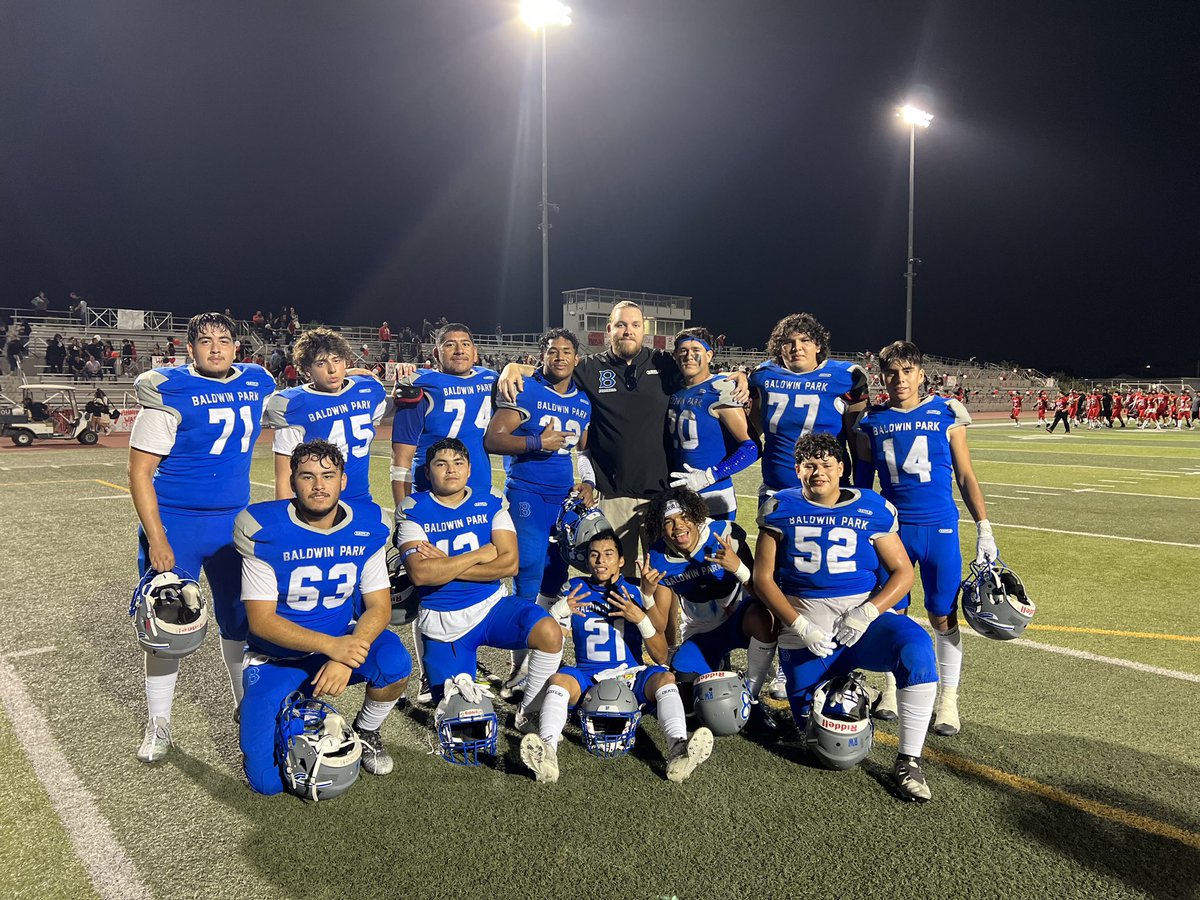 CGHsportsCA's tweet photo. Our seniors, bell stays where it belongs, good game SV  #BeBrave 🔔 https://t.co/thkYiH59UX