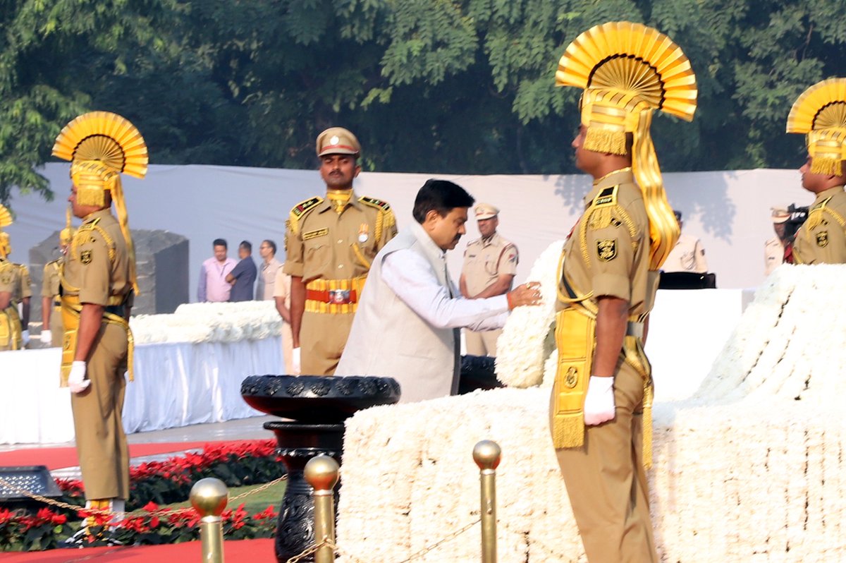 DeepakT72500280's tweet photo. श्री अमित शाह जी
 मा•केंद्रीय गृह मंत्री जी 
श्री अजय कुमार मिश्रा जी 
मा०केंद्रीय गृह राज्य मंत्री जी 
पुलिस स्मृति दिवस के कार्यक्रम में राष्ट्रीय पुलिस स्मारक
 नई दिल्ली में उपस्थित हुए।
 @ajaymishrteni @AmitShah @narendramodi @BJP4India @BJP4UP https://t.co/aQs1nX6iCf