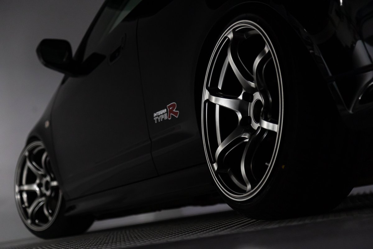 carshopchannel's tweet photo. 本日こちらの車両をライブにてご紹介いたします。  18:00〜 CAR SHOP CHANNELのYouTubeチャンネルにて配信いたします。

ライブ中にお車の状態や内容に関する質問にもお答えいたします。  是非ご覧ください！

■配信はこちら
URL：https://t.co/kbHY1Mamxl

#車売ります  
#DC5  
#インテグラ https://t.co/PK2oSrn6KK