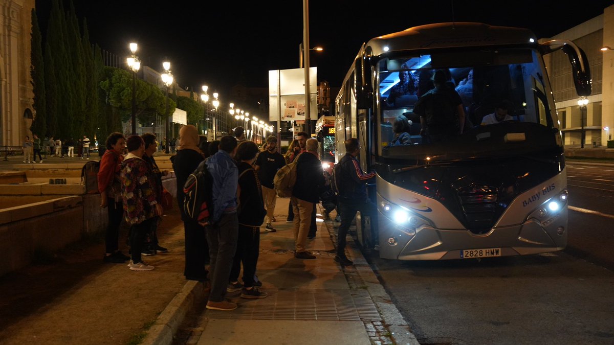 APE_Cat's tweet photo. 🚍 ¡De camino a Madrid para plantar cara al oligopolio energético!

🚫 Ayer por la noche salimos desde Barcelona para la gran movilización que tendrá lugar hoy en Madrid en defensa de la prohibición de los cortes de agua, luz y gas.

🎉 ¡Atentas que vienen sorpresas! https://t.co/YuDxpr22Ny