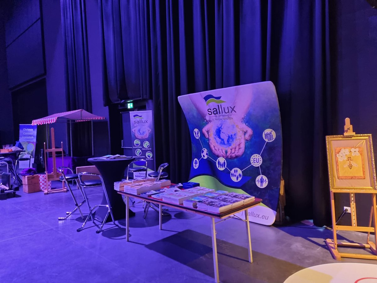 Sallux_Official's tweet photo. Vandaag hebben wij een stand bij #groengelovig23 #groengelovig #justice #climate #fairtrade #EU Tearfund Nederland ChristenUnie. U bent welkom en we vertellen u graag over ons werk en #relationele ideeën. #Relationalthinking #relaties @BasiliekVdaal https://t.co/3N5G6wkuLF https://t.co/5eF8eONsTW