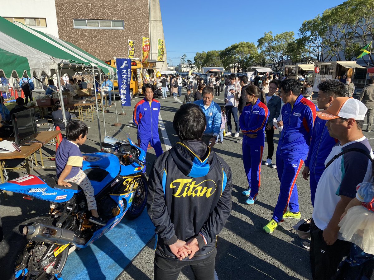 HamamatsuTitan's tweet photo. スズキアスリートクラブの皆さんと！
オリンピック選手など輩出する名門クラブです！！
お互いに頑張りましょう！！
@SUZUKI_AC #浜松チームタイタン #スズキ #スズキ株式会社 https://t.co/IP4DPBPJPC