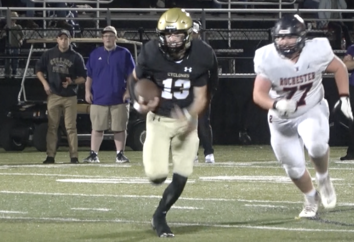 For the first time on the turf, Rochester goes to Sacred Heart Griffin and gets a win

The Rockets finish the regular season 9-0 as Nolan Mrozowski rushes for two touchdowns and Bryan Zulauf finds Henry Buecker for two touchdowns

Full game highlights:
channel1450.com/2023/10/20/roc…