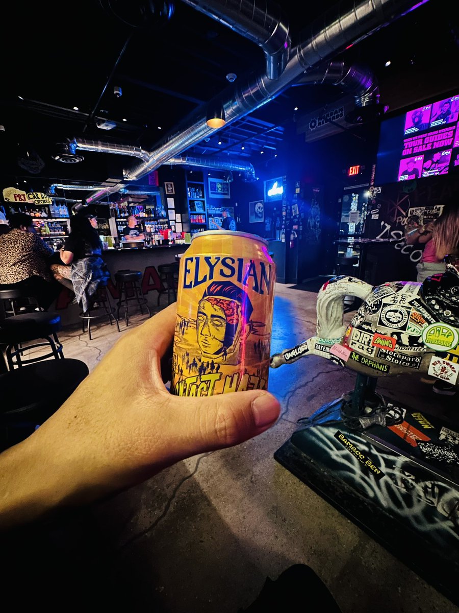 shun_TF's tweet image. “PUNK ROCK MUSEUM” 到着
まずはバーでガソリン入れてこれから突入🔥 PUNKの名曲がずっと爆音でかかってるんだけど、NOFXの“Bob”がかかった瞬間、客全員が大合唱で会場がひとつになったw この国最高🤙🏻🤙🏻
#thepunkrockmuseum