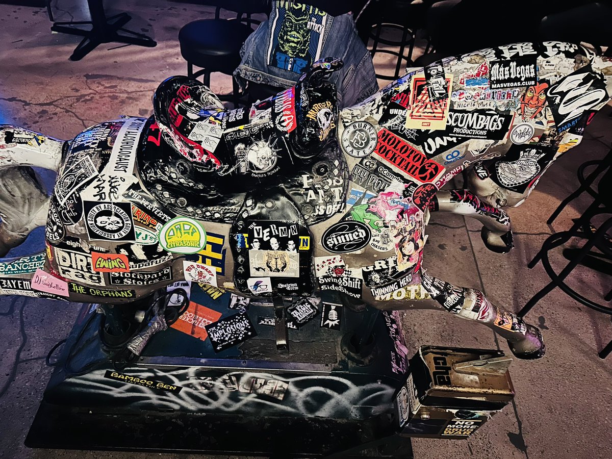 shun_TF's tweet image. “PUNK ROCK MUSEUM” 到着
まずはバーでガソリン入れてこれから突入🔥 PUNKの名曲がずっと爆音でかかってるんだけど、NOFXの“Bob”がかかった瞬間、客全員が大合唱で会場がひとつになったw この国最高🤙🏻🤙🏻
#thepunkrockmuseum