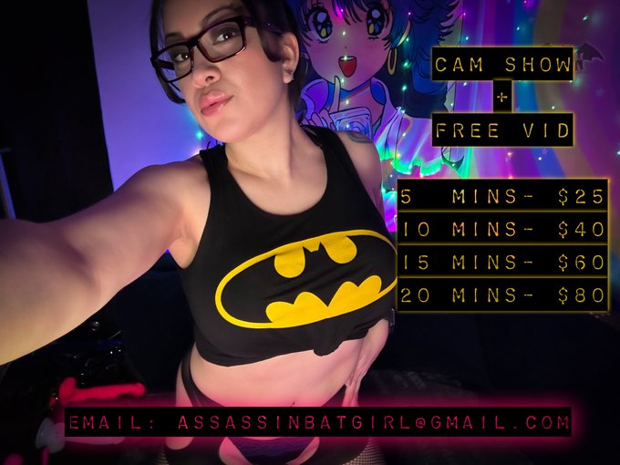 Who wants a Skype show? Batgirlassassin https://t.co/ApzHhOOV5F