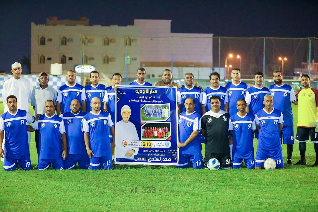 ALJMAHEER_'s tweet photo. في لقاء ودي حمل ذكريات الزمن الجميل ، فريق  قداما نادي صحم يتغلب على قداما الجيش س ع بنتيجة 1-0 ، وأقيم اللقاء تحت رعاية الاستاذ يحيي بن زايد ال عبدالسلام.

عدسة : معاذ البريكي
https://t.co/nFfOghTwJm

#جماهير_صحم https://t.co/IlYKhcGfGq