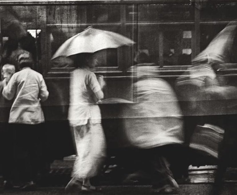 “Un dolore mi trafisse il cuore, come succedeva ogni volta che vedevo una ragazza che mi piaceva andarsene in direzione opposta alla mia in questo mondo troppo grande” Jack Kerouac, Sulla strada Fan Ho