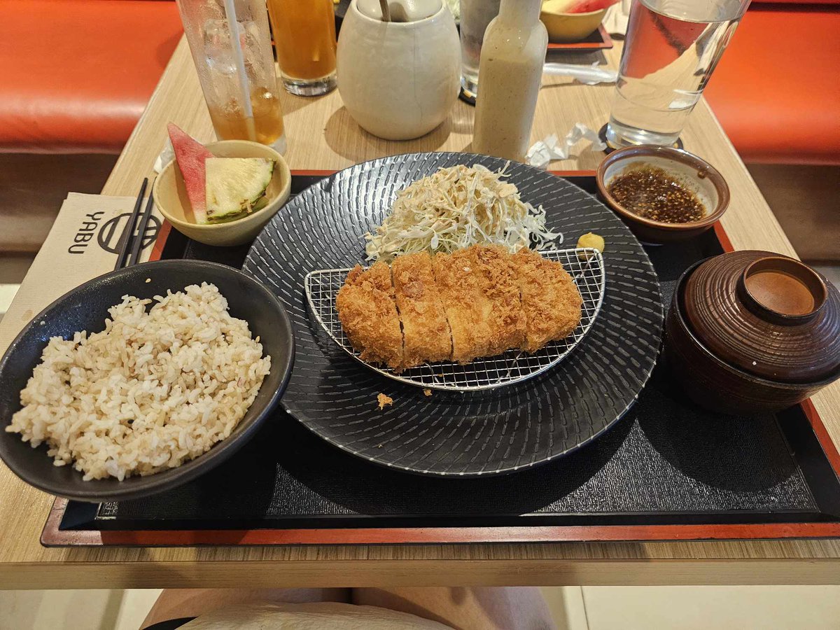 Odin_316's tweet image. Went to a katsu place with a person i call my bestie irl. She ordered 80g Rosu Katsu and i got the same thing but 180g *smile*

Cravings satisfied!!!!

#Yabu #RosuKatsu @yabuPH #RobinsonsPlaceErmita