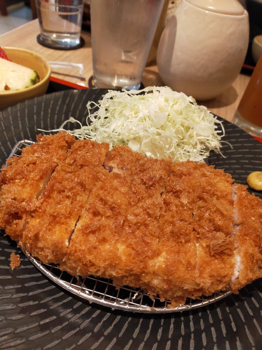 Odin_316's tweet image. Went to a katsu place with a person i call my bestie irl. She ordered 80g Rosu Katsu and i got the same thing but 180g *smile*

Cravings satisfied!!!!

#Yabu #RosuKatsu @yabuPH #RobinsonsPlaceErmita