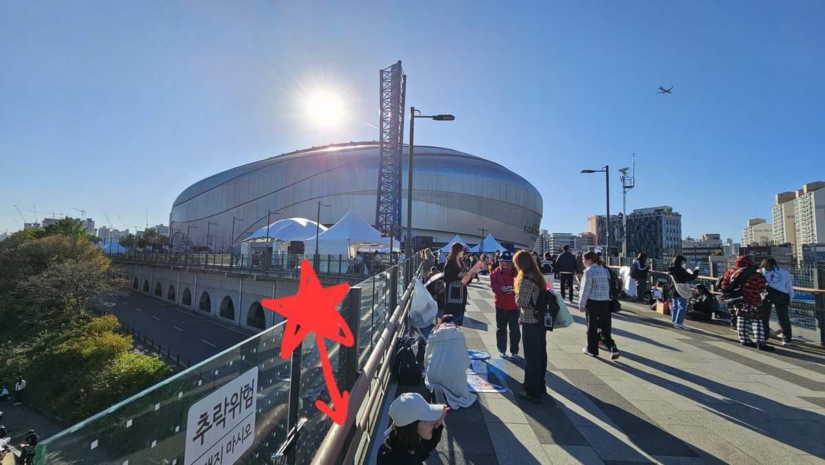 bansuk_gr's tweet photo. I will stay in this place until 5pm
There's 30 each of the stickers I would like to give for free! Feel free to come and say hi:) https://t.co/vvVujEK3pH