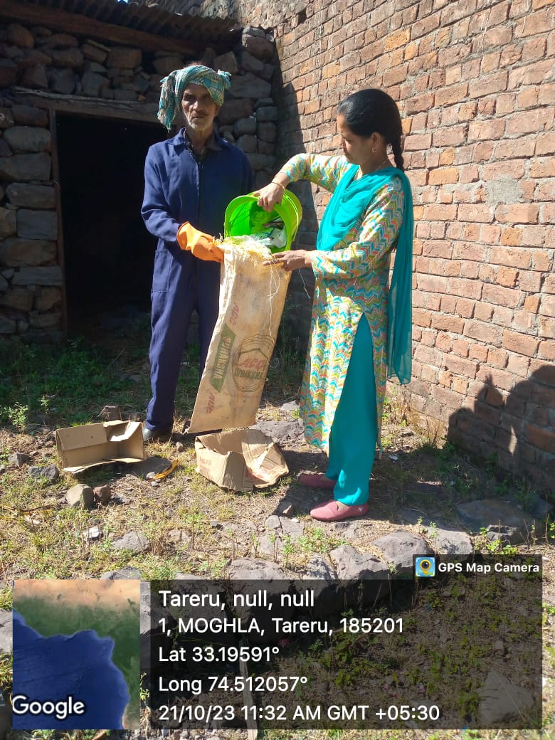 DioRajouri's tweet photo. Great to see proactive steps towards cleanliness in Rajouri! Door-to-door waste collection is in full swing across various panchayats in the district. Let's keep our environment clean and green. #CleanRajouri #WasteCollection
@diprjk @OfficeOfLGJandK @vikaskundal03 https://t.co/00vNbidxJo